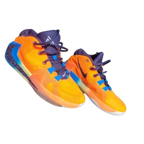 Boys basketball 🏀 shoes - Picture 2 of 6